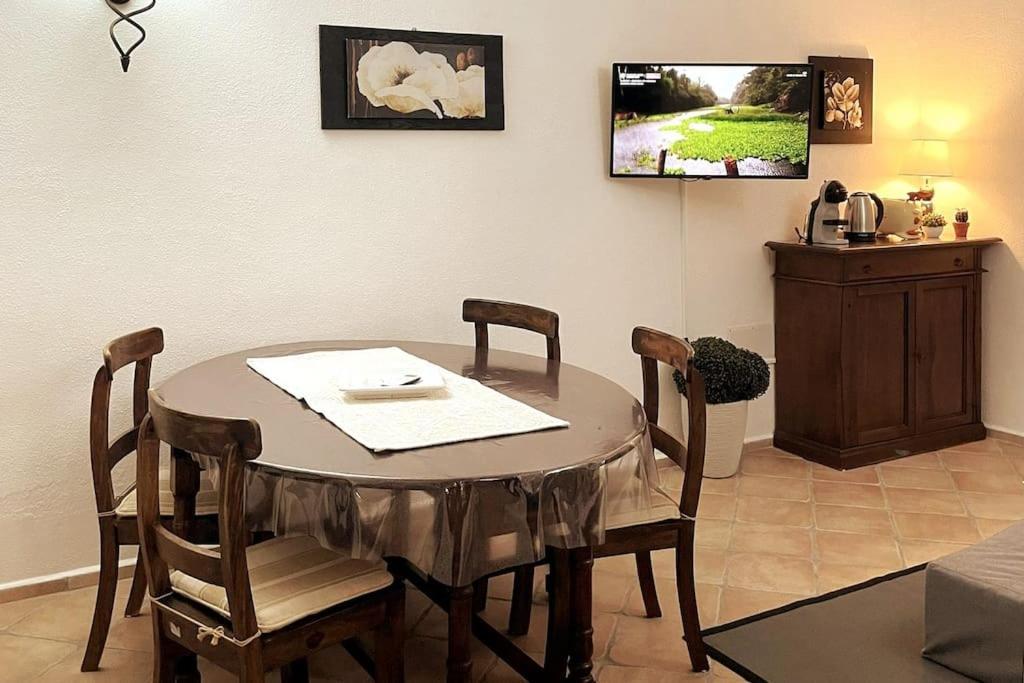Looney Tunes Home Olbia Exteriör bild