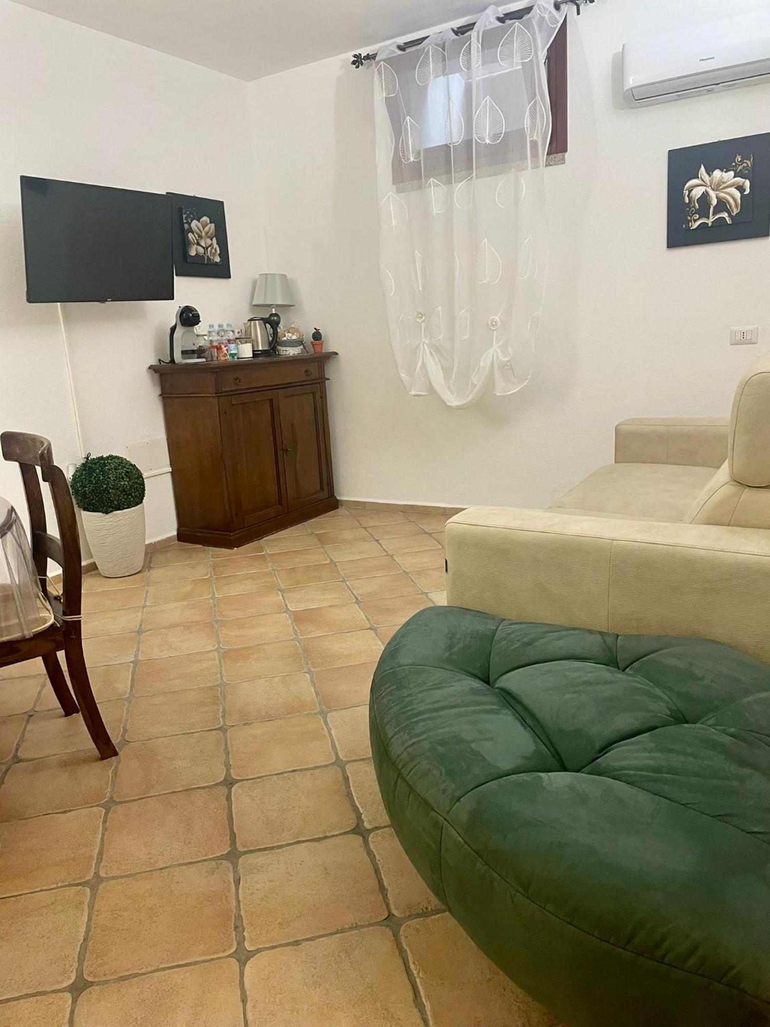 Looney Tunes Home Olbia Exteriör bild